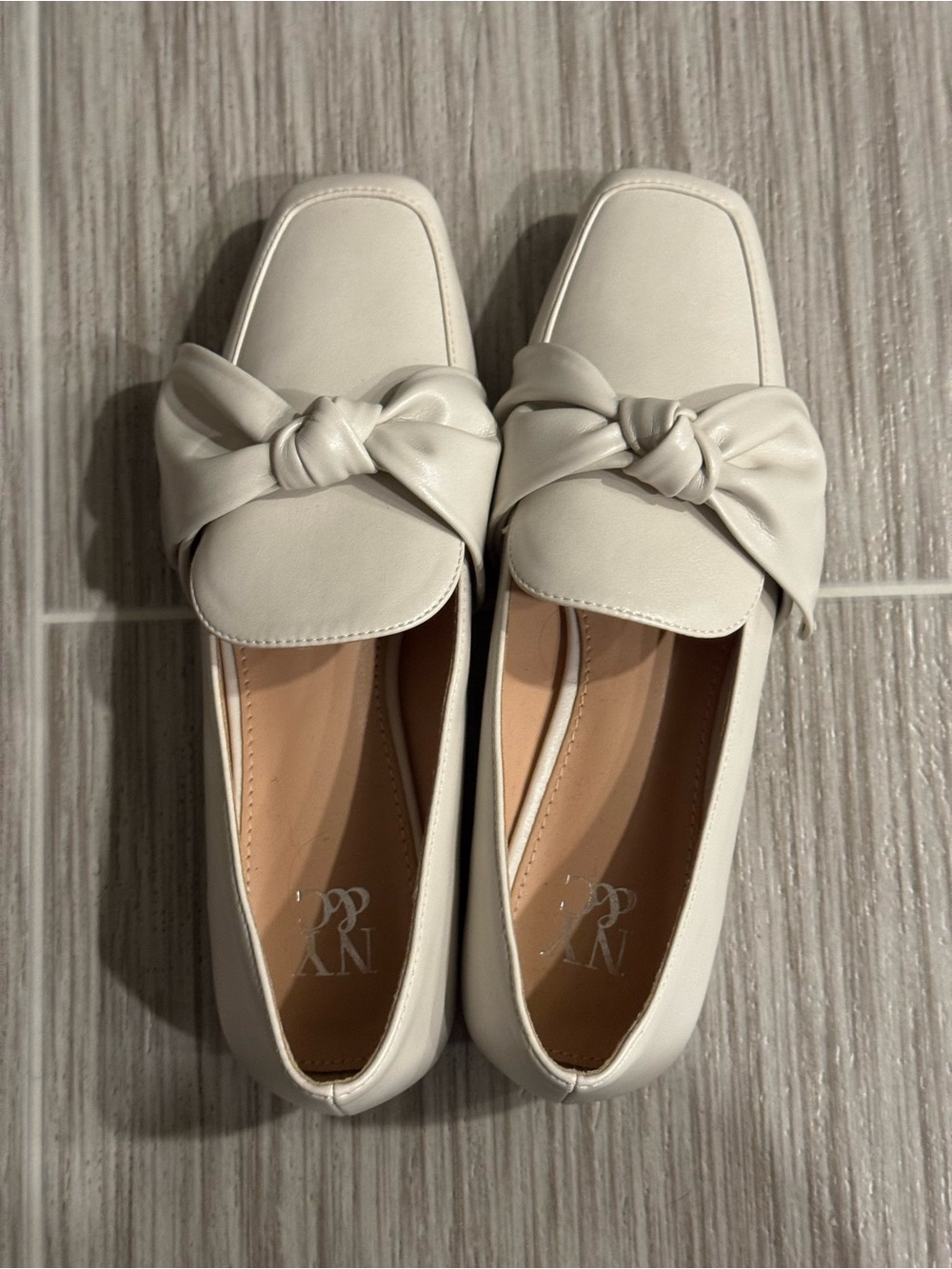 NY&C Women’s White Knot Bow Loafers Size 7